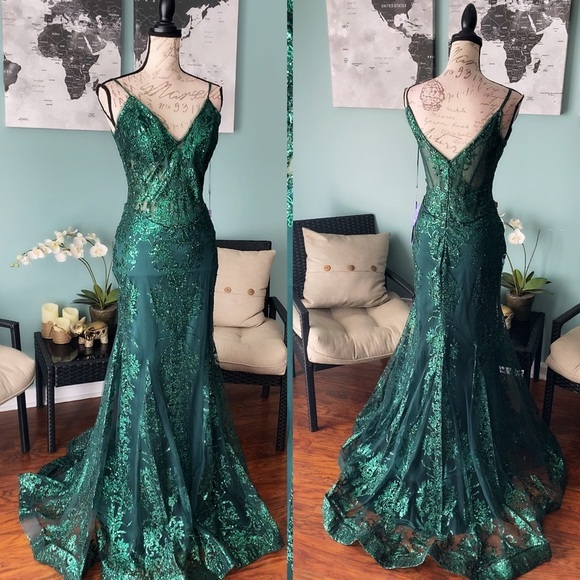 boutique Dresses & Skirts - Emerald green prom dress
